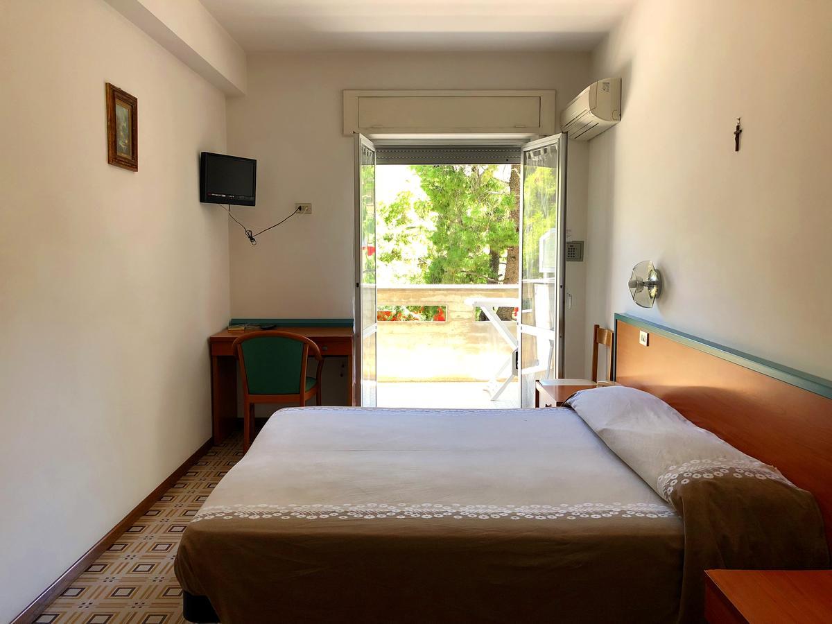 Hotel Pineta San Benedetto del Tronto Exterior foto
